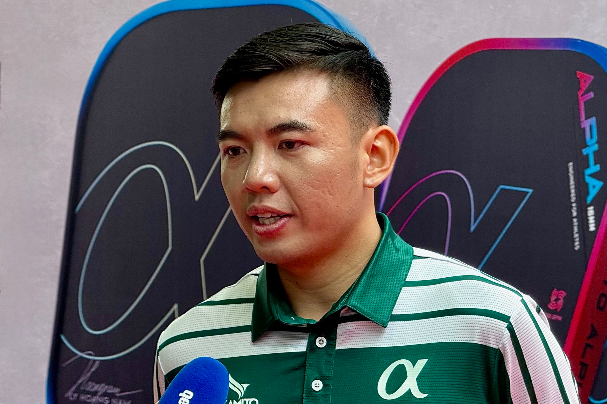 Leading Vietnamese tennis player Ly Hoang Nam speaks at a pickleball product launching event in Ho Chi Minh City, March 19, 2025. Photo: Quoc Cuong / Tuoi Tre