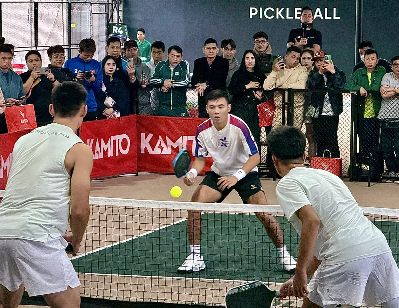 Leading Vietnamese tennis player Ly Hoang Nam competes in a pickleball tournament. Photo: Quoc Cuong / Tuoi Tre