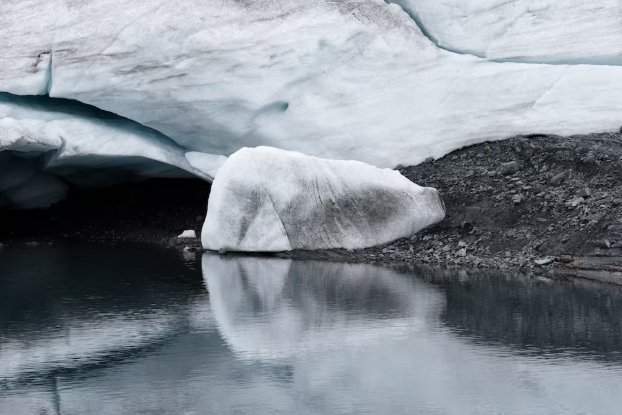 World's glaciers are losing record ice as global temperatures climb, U.N. says