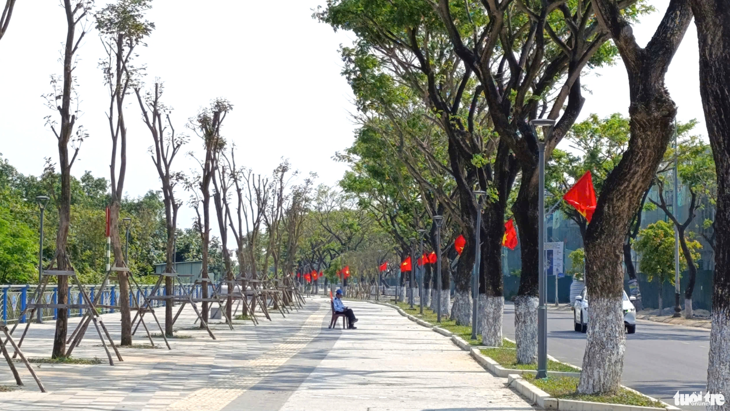 The riverside sidewalk renovation project in Da Nang City has been completed and is ready for public use. Photo: Doan Cuong / Tuoi Tre