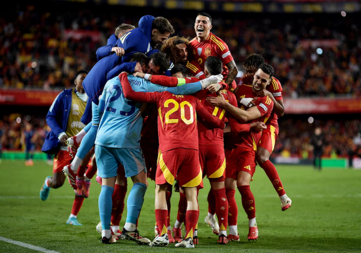 Soccer Football - Nations League - Quarter Final - Second Leg - Spain v Netherlands - Estadio de Mestalla, Valencia, Spain - March 23, 2025 Spain's Pedri celebrates with teammates after winning the penalty shootout. Photo: Reuters